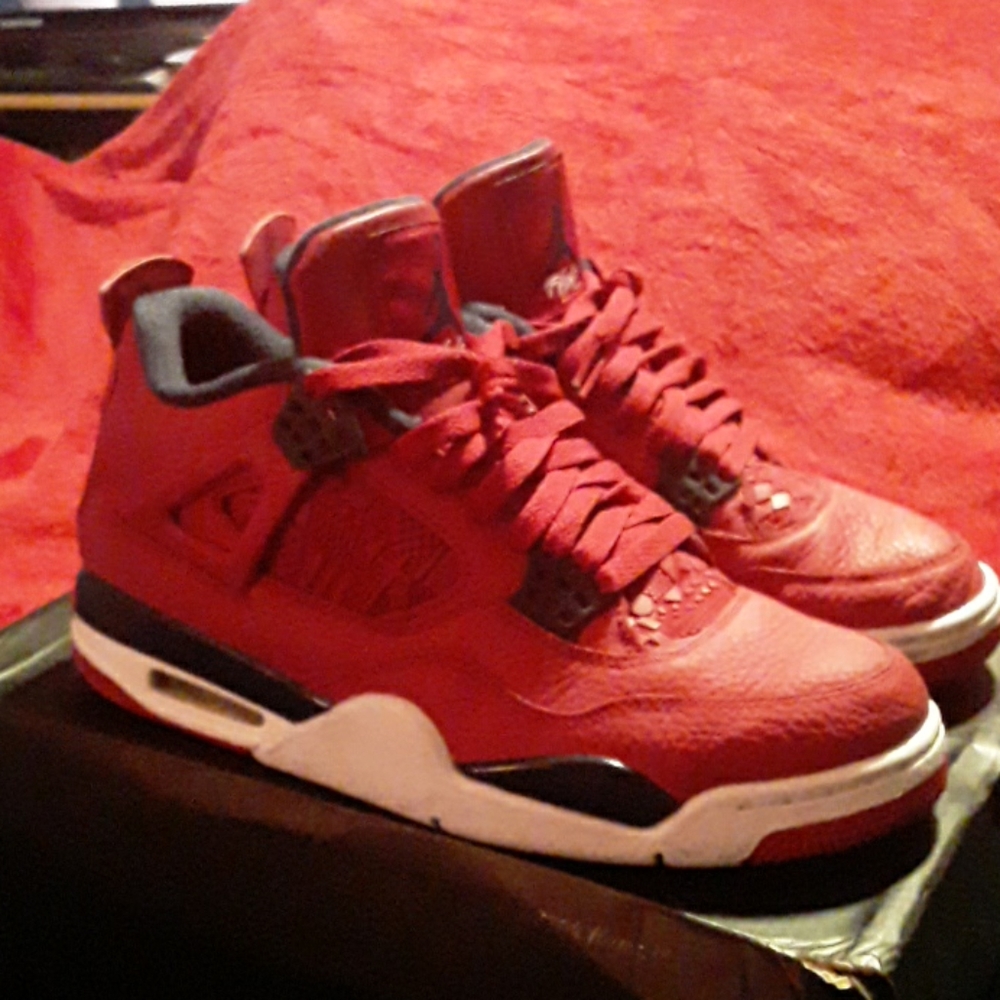 Air Jordan Retro 4s FIBA